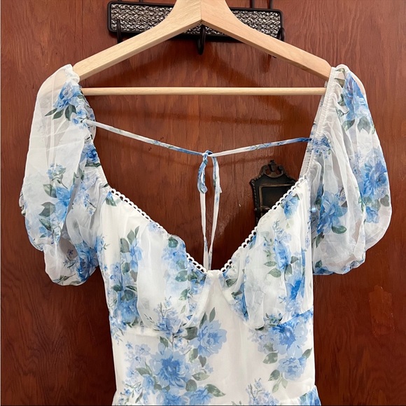 White and Blue Floral Puff Sleeve Bustier Backless Midi Dress 🌿 - Picture 5 of 13